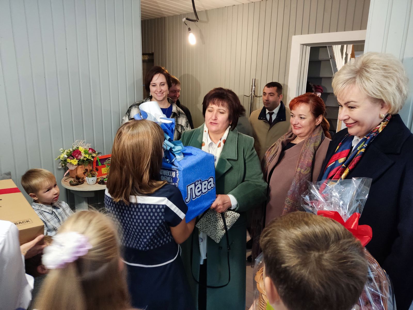 Министр труда и соцзащиты Ирина Костевич посетила многодетную семью Бобковых из Каменки
