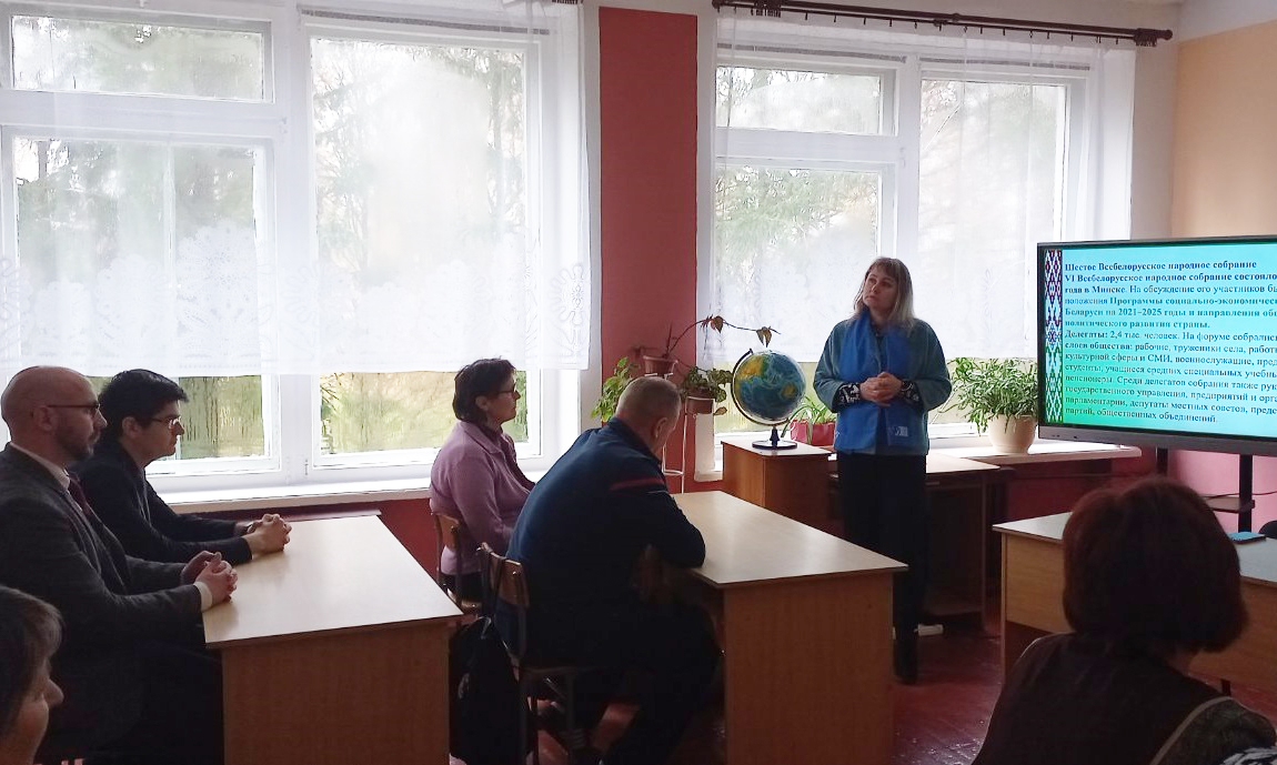 Диалоговая площадка, в рамках которой обсуждался законопроект о ВНС, прошла в Михалевской школе