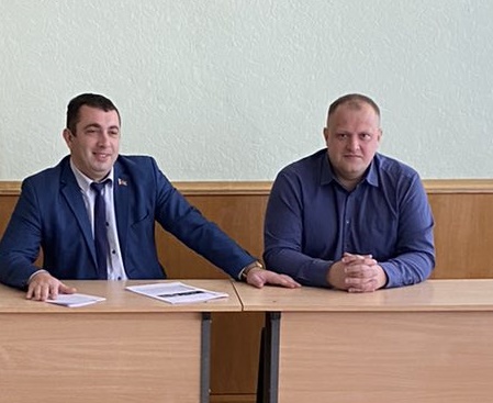 Депутатский корпус района проводит встречи по обсуждению законопроектов