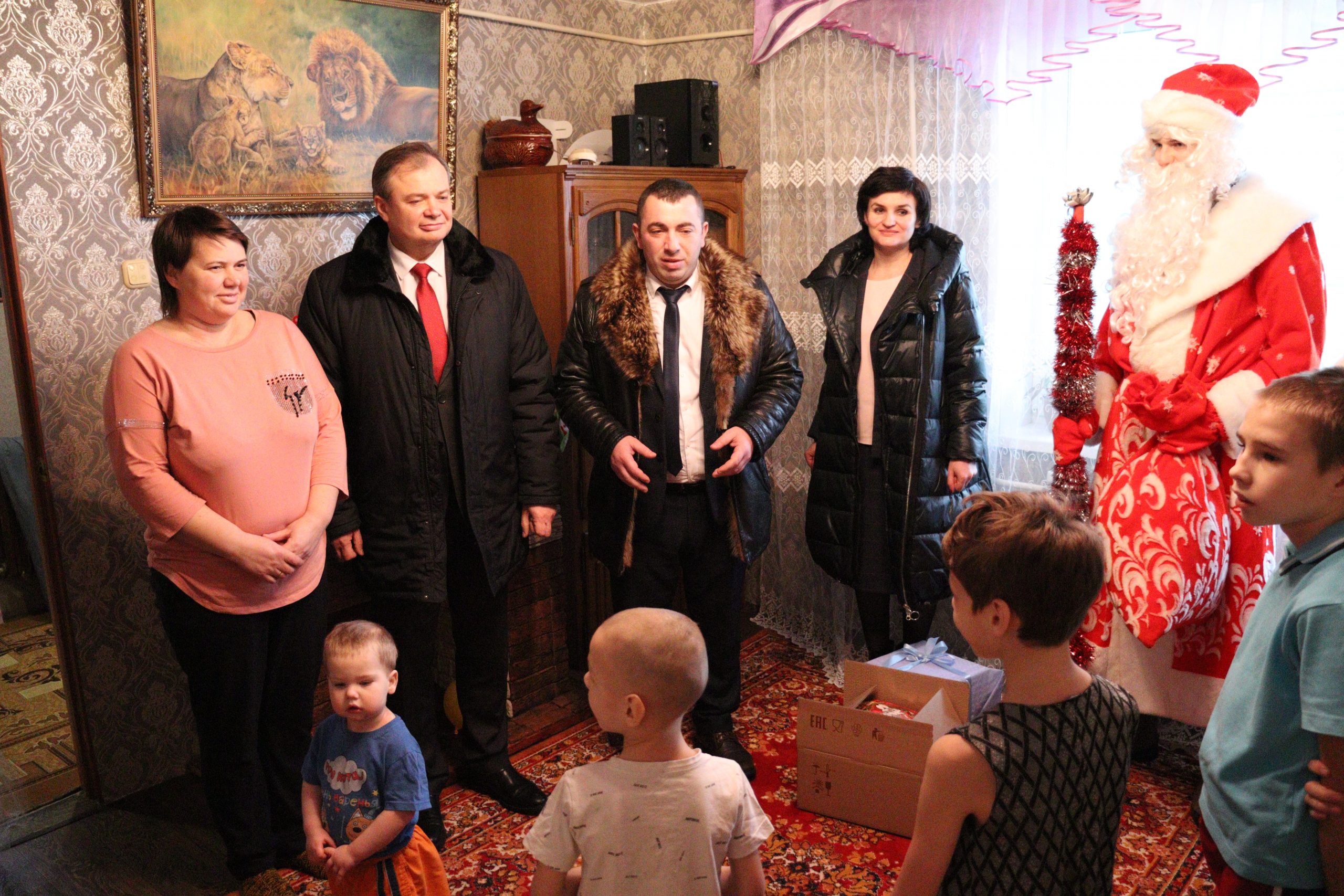 Депутаты поздравили приемные семьи Бобковых и Ридевских