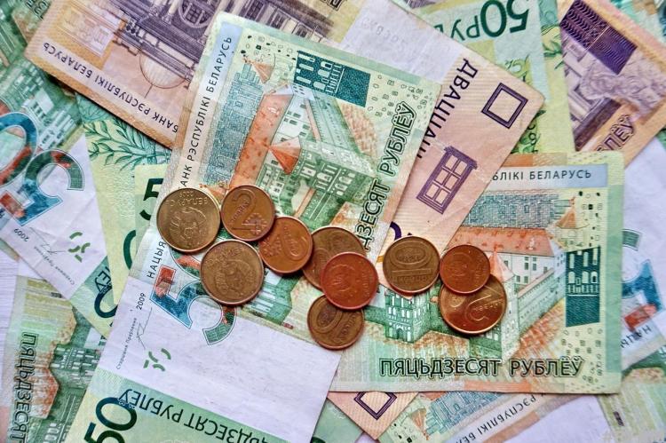 В Беларуси скорректировано денежное содержание госслужащих