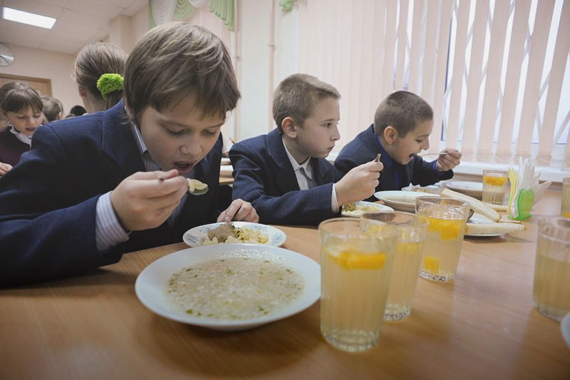 Меняются правила расчета оплаты за питание детей в школе