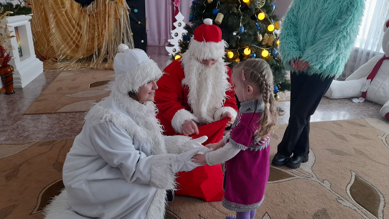 Акция «Чудеса на Рождество» постучала в двери детского социального приюта в аг. Михалево