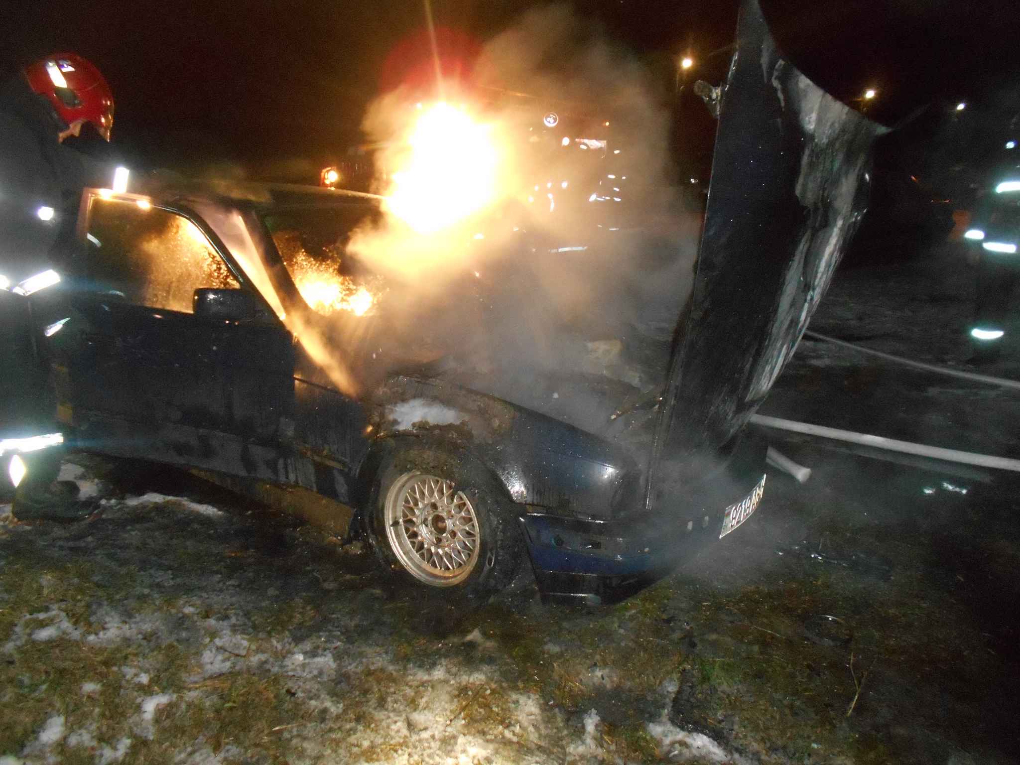 В Телуше горел легковой автомобиль