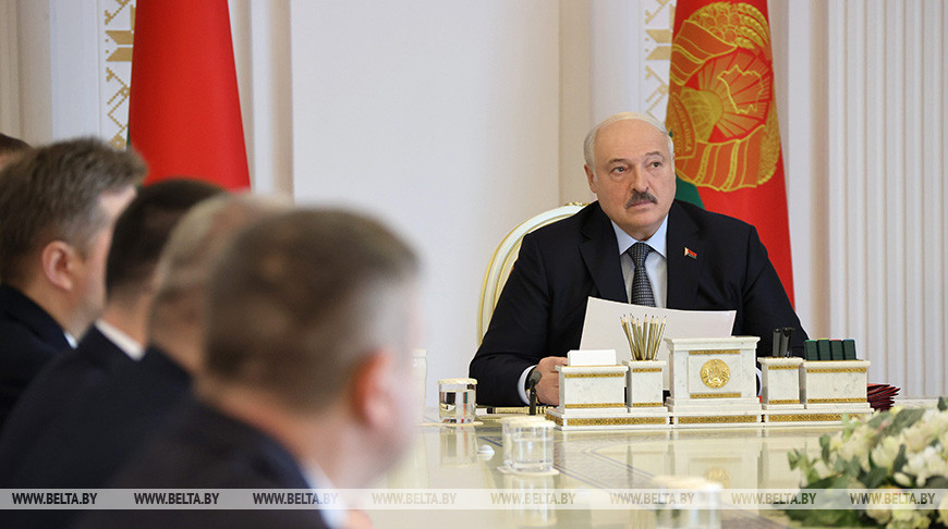 «Все сосредоточено в ваших руках, берите и действуйте». На что ориентировал Лукашенко новых управленцев на местах