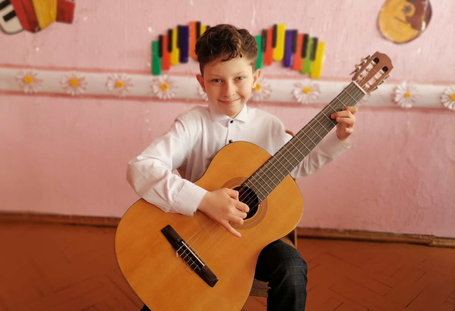 Юный виртуоз игры на гитаре Арсений Аксенов