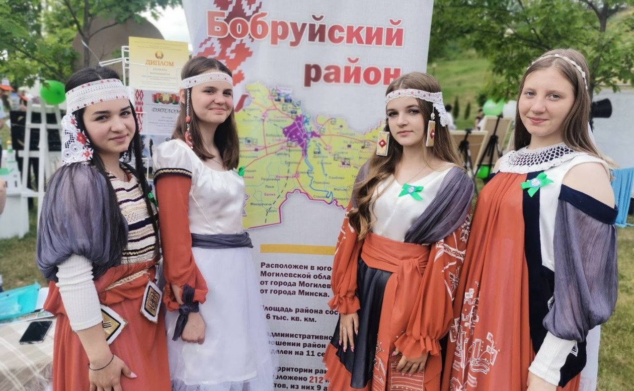Ребята из Телушской и Туголицкой школ, а также Центра творчества района приняли участие в областном фестивале «Родной земли многоголосье»