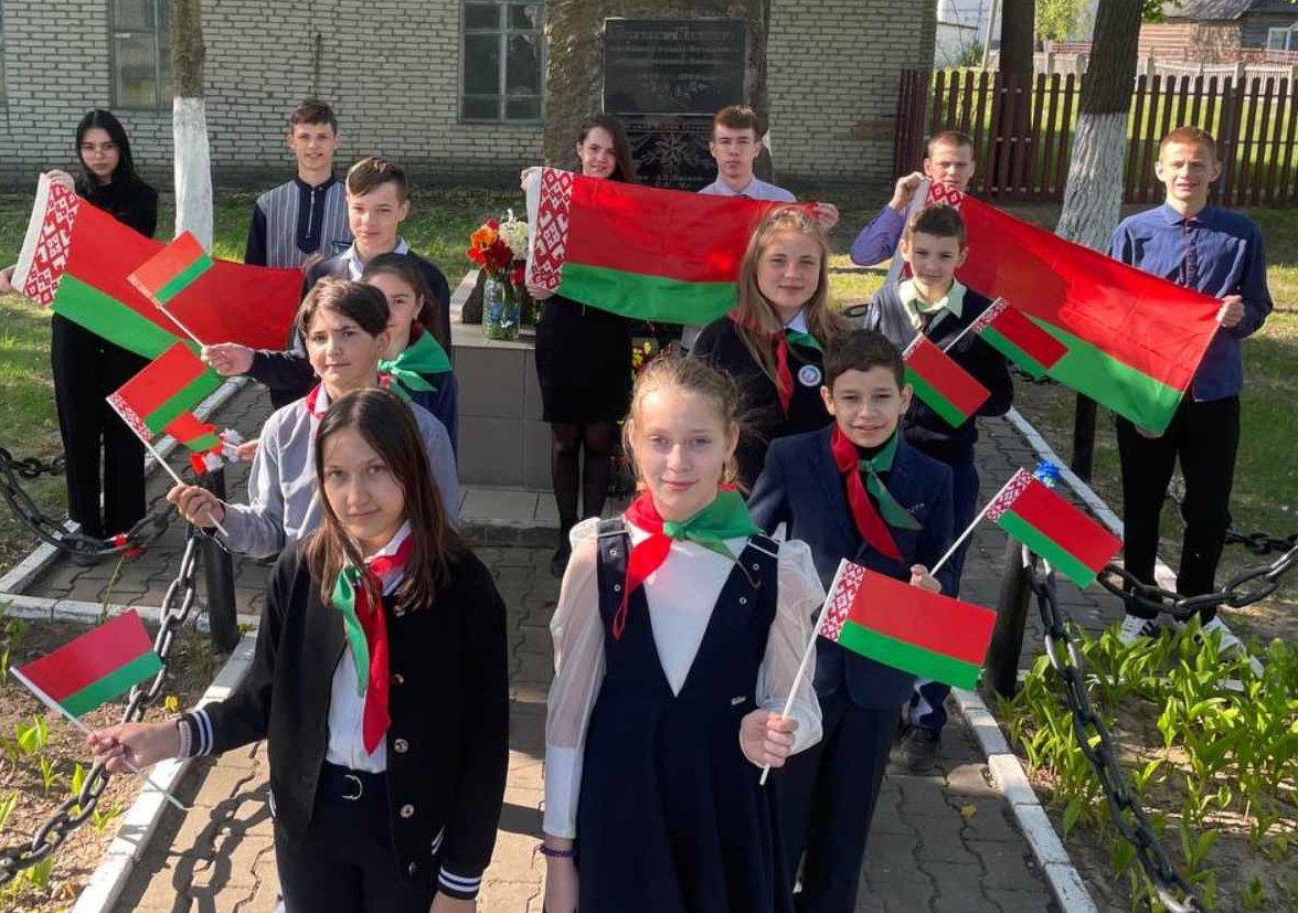 В учреждениях образования широко и торжественно отмечают День Государственного герба, Государственного флага и Государственного гимна Республики Беларусь