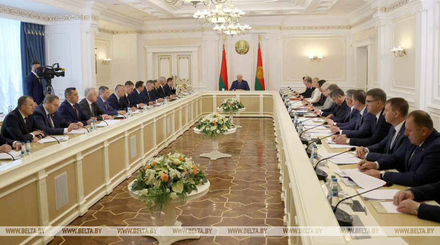 Лукашенко проводит совещание по вопросам совершенствования кадровой политики