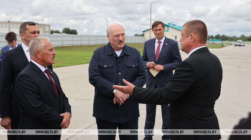 Лукашенко: наша задача — за пятилетку уйти от этих диких ферм и построить технологичные комплексы