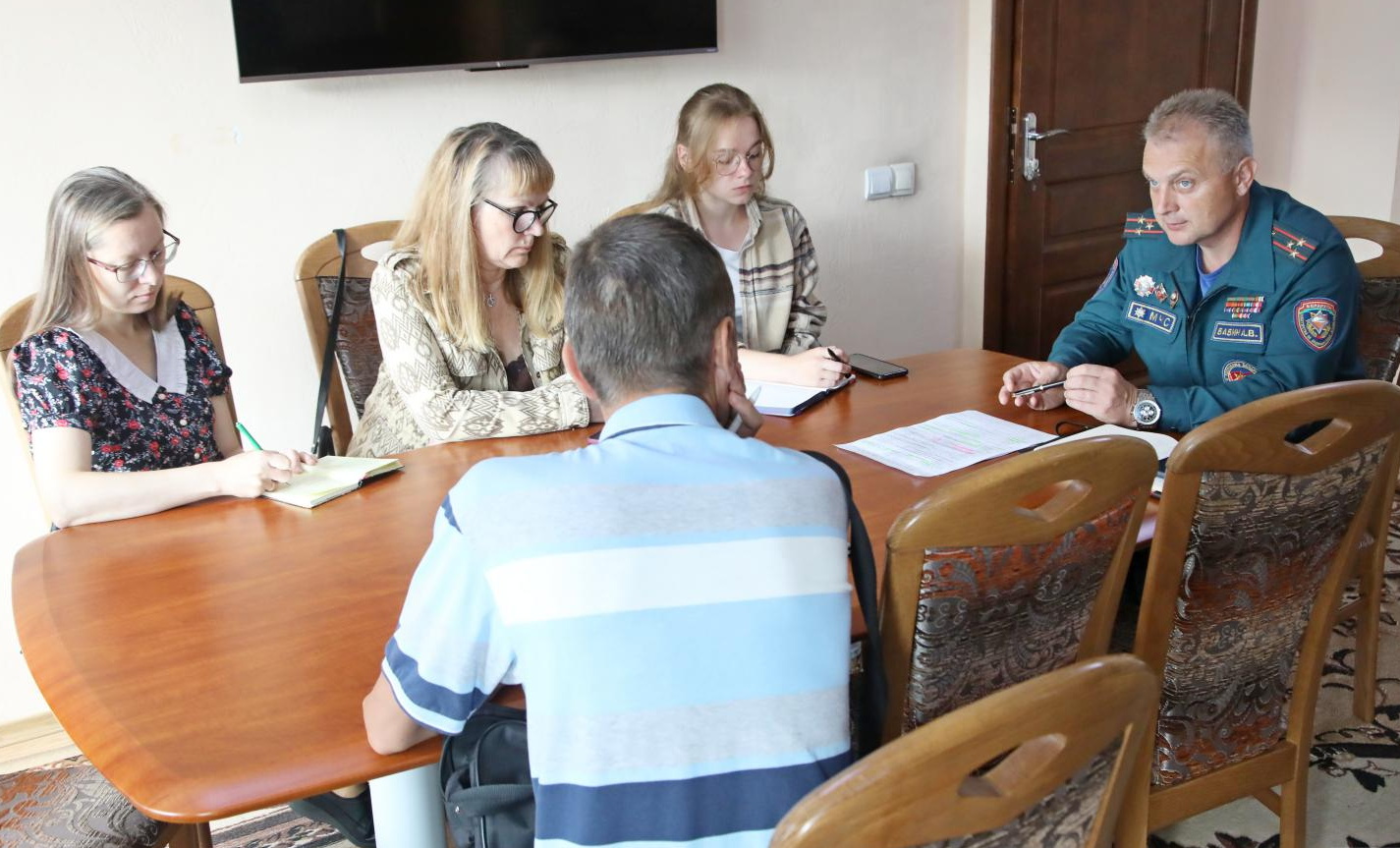 Начальник Бобруйского горрайотдела по ЧС Андрей Бабин встретился с представителями средств массовой информации