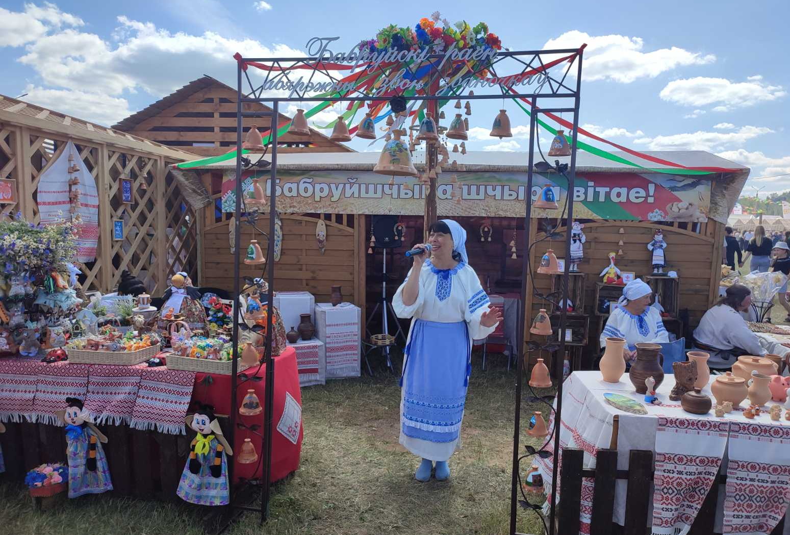 Фестиваль «Купалье» развернул свою ярмарку. Среди торговых рядов — Бобруйский район