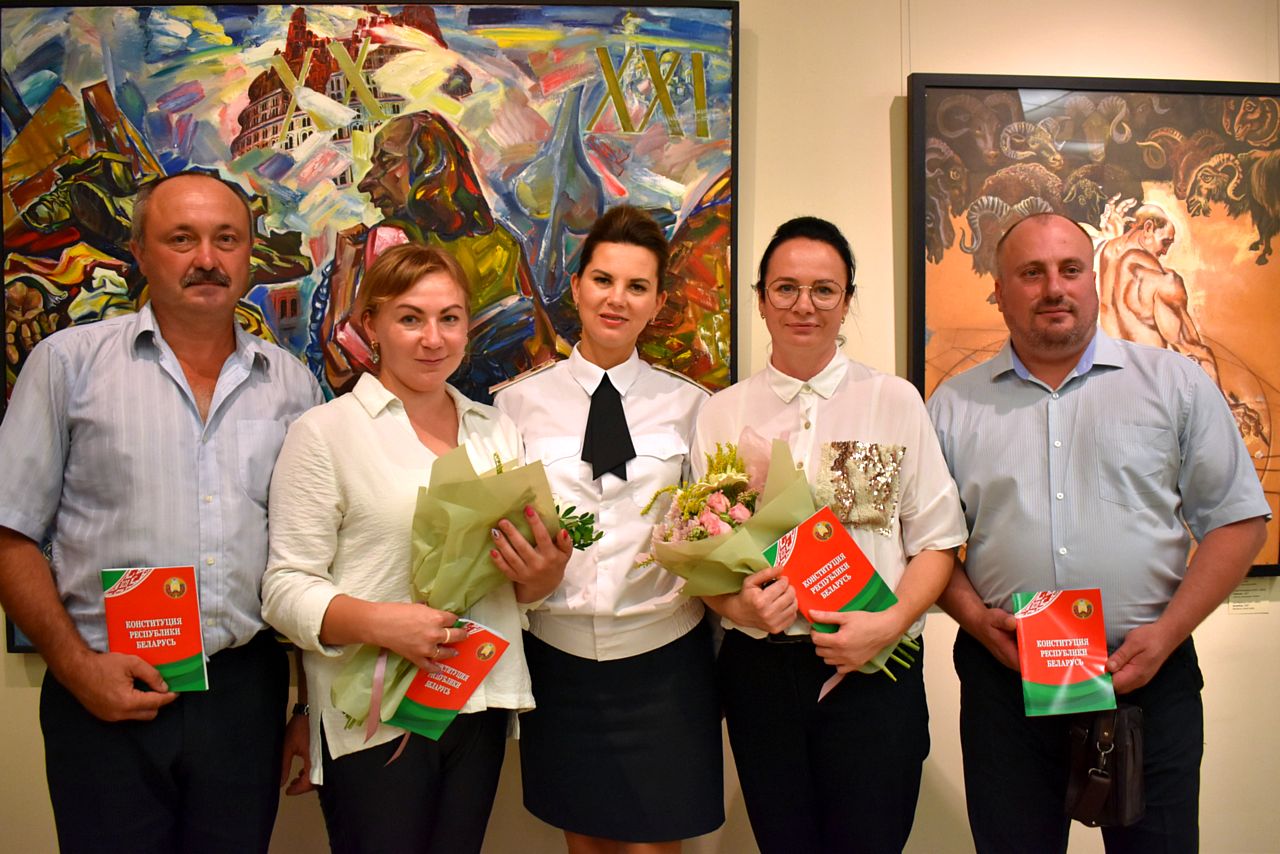 Жить спокойно и уверенно: впервые при получении гражданства Беларуси иностранцы принесли присягу