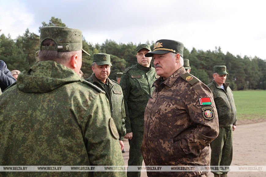 Лукашенко знакомится с организацией узла сопротивления укрепрайона в Брестской области