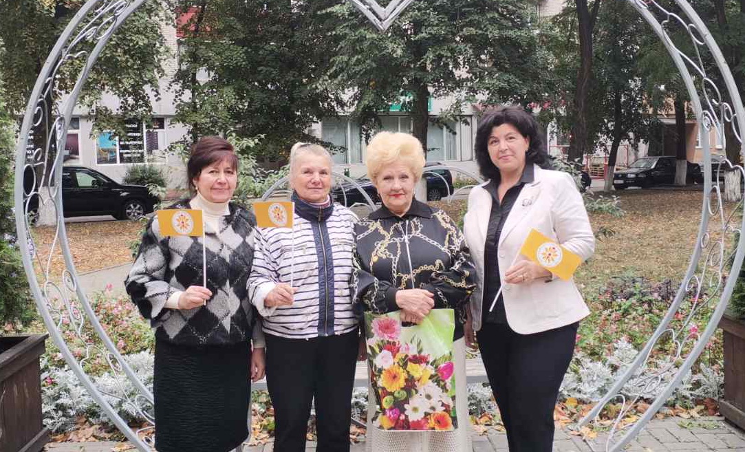 Профсоюзные “первички” сектора культуры Бобруйского райисполкома поздравили ветеранов труда с Днем пожилого человека