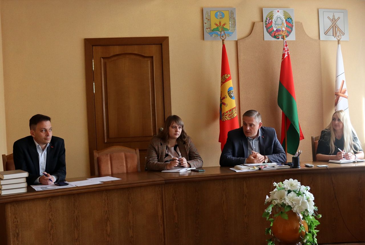 Зрабіць усё для ўвекавечання абаронцаў Айчыны: адбылося пасяджэнне раённай міжведамаснай рабочай групы