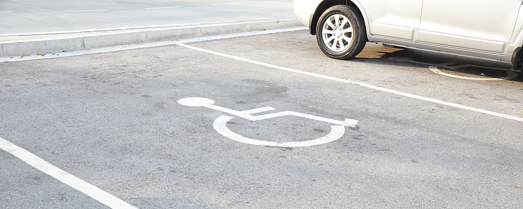 Места для инвалидов: кто может парковать свои автомобили?