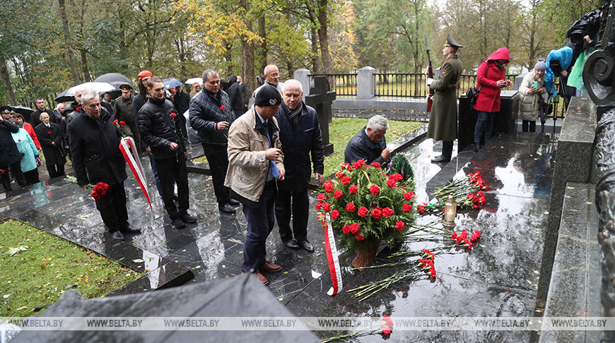 Делегация из Польши приехала почтить память польских и белорусских солдат, погибших в битве под Ленино