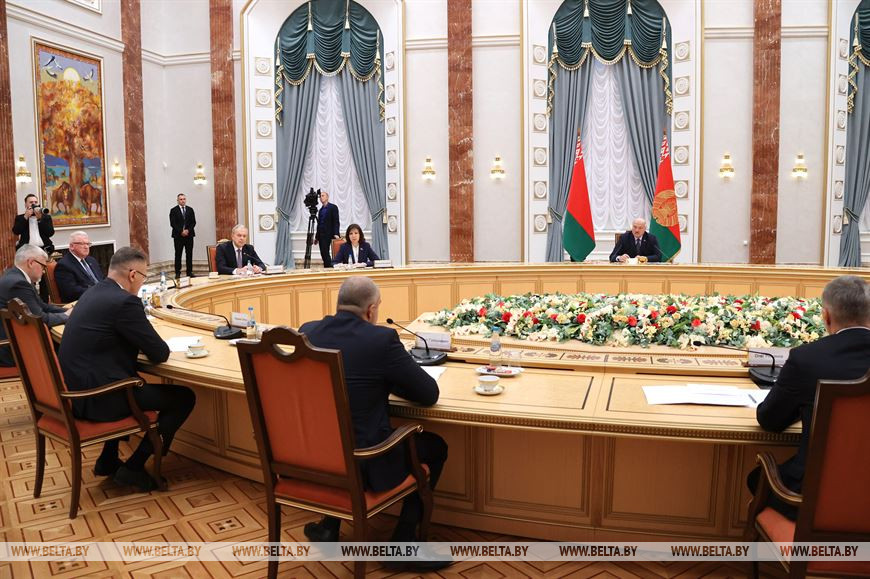 “Мы не воссоздаем КПСС”: Лукашенко обозначил свою позицию по партийному строительству в Беларуси