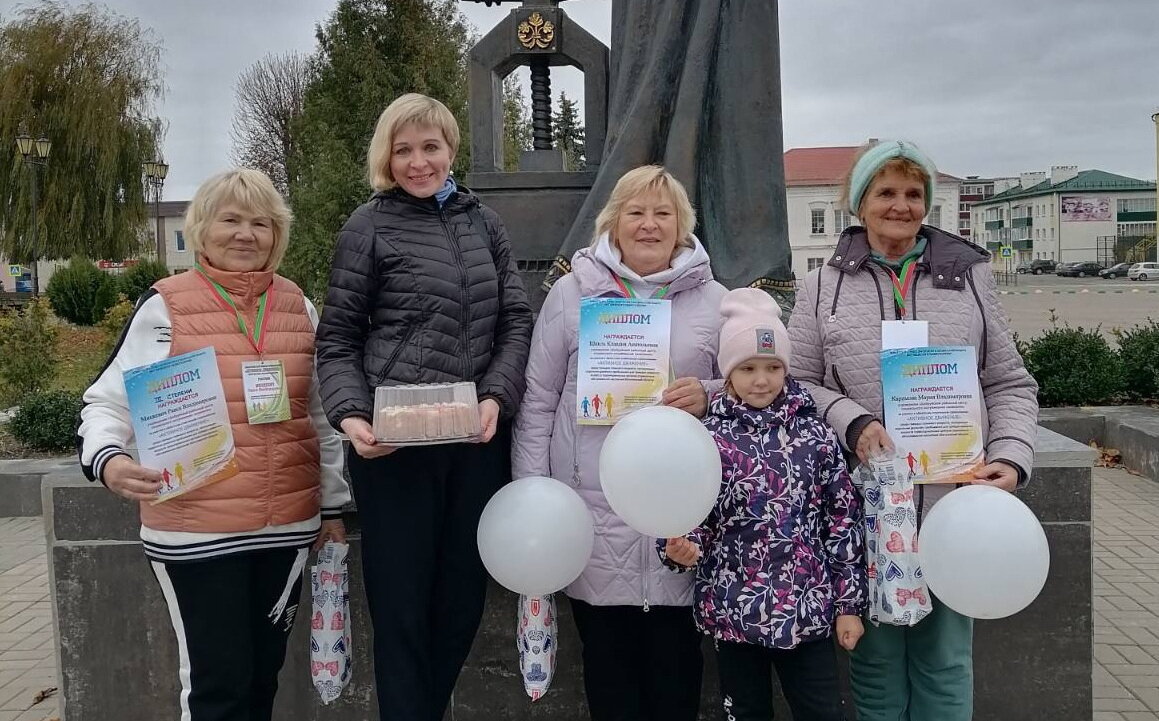 «А в сердце молодость поет!»