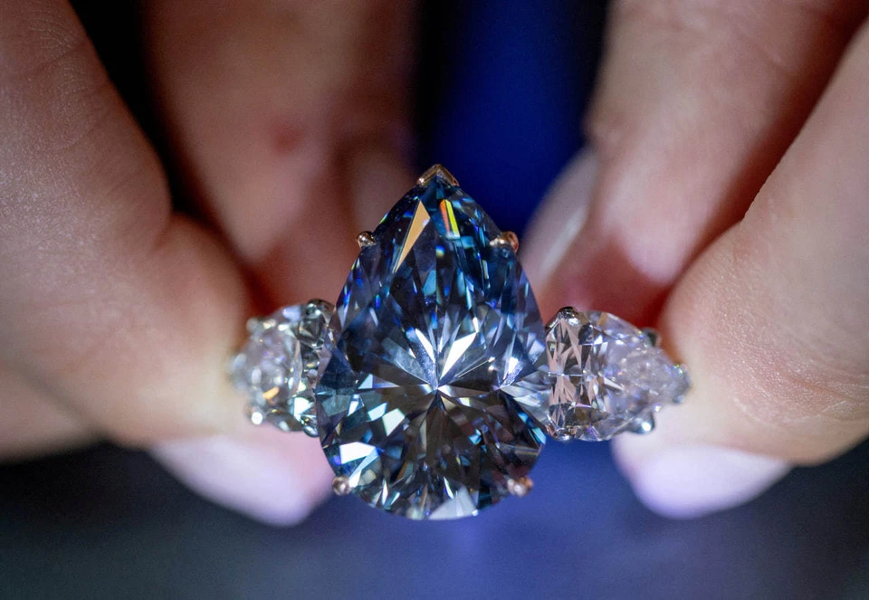 Крупнейший голубой бриллиант продан на аукционе Christie’s за $43,8 млн