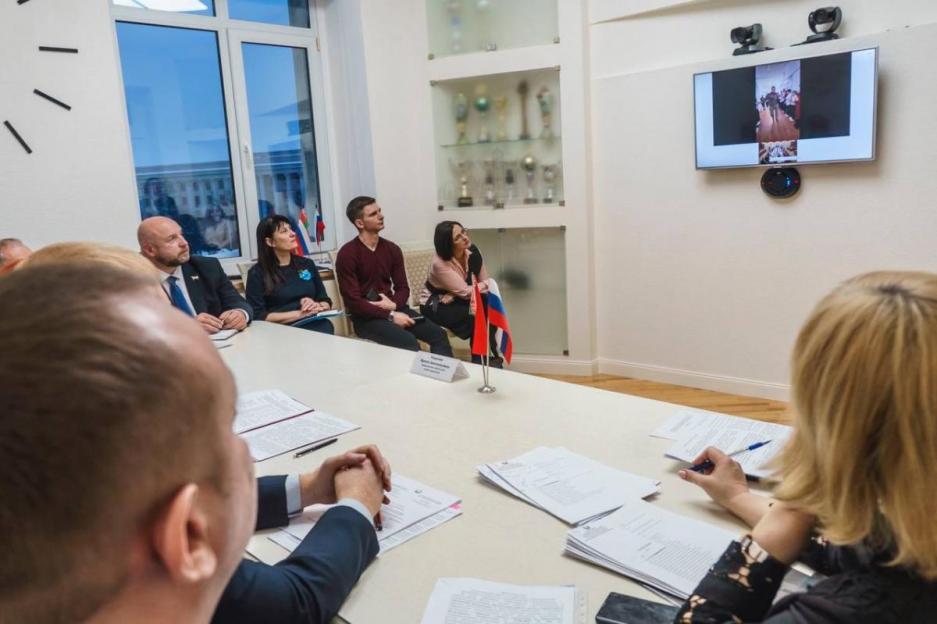 Международный телемост на тему патриотического воспитания молодежи прошел в Могилевском облисполкоме