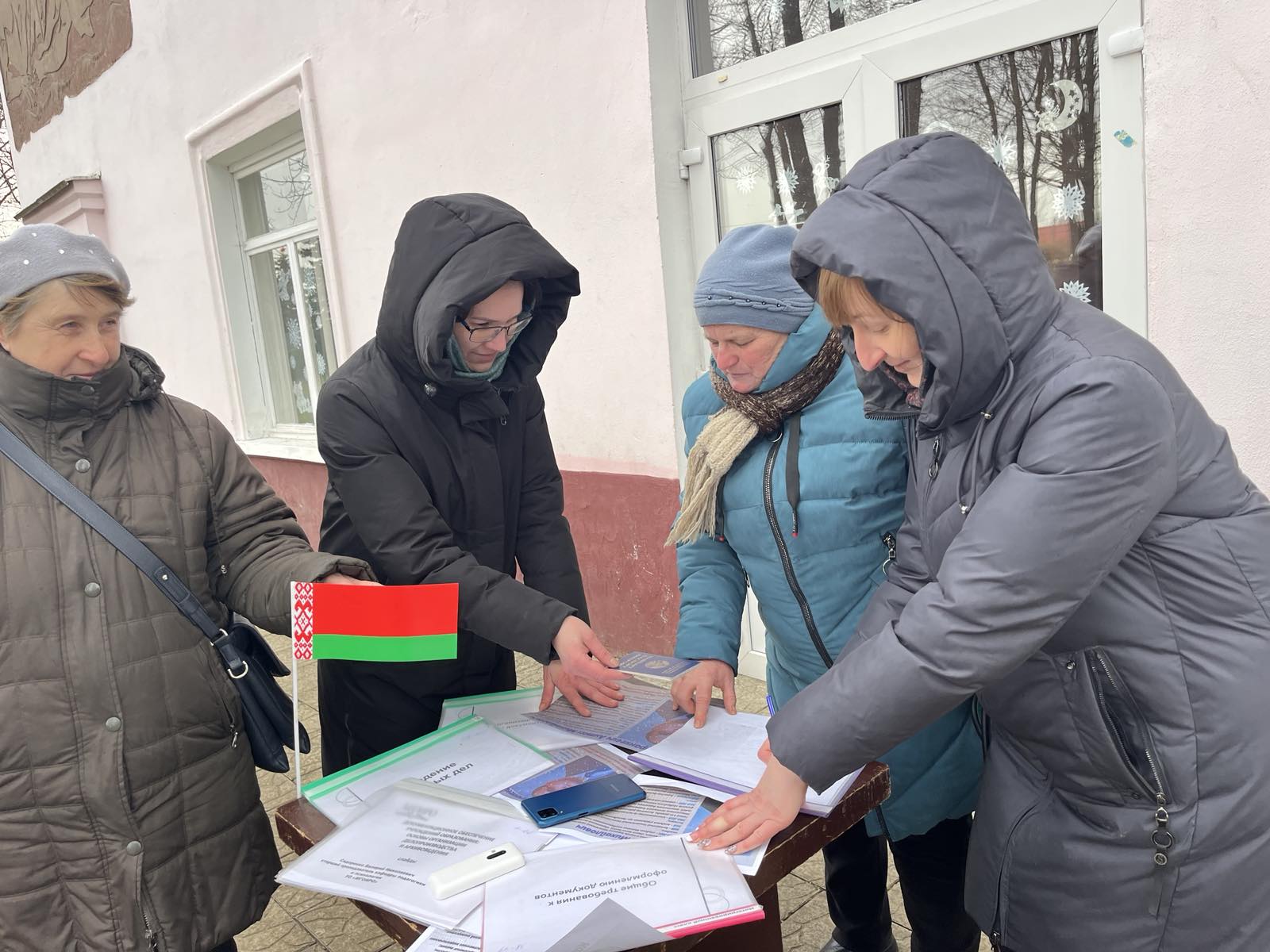 В Бобруйском районе проходят пикеты по сбору подписей