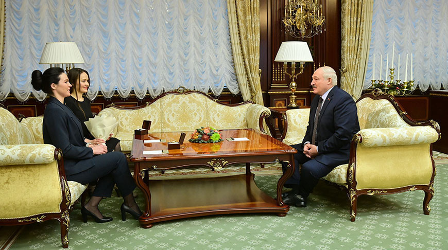 Лукашенко встретился с белорусками, которые готовятся к полету в космос
