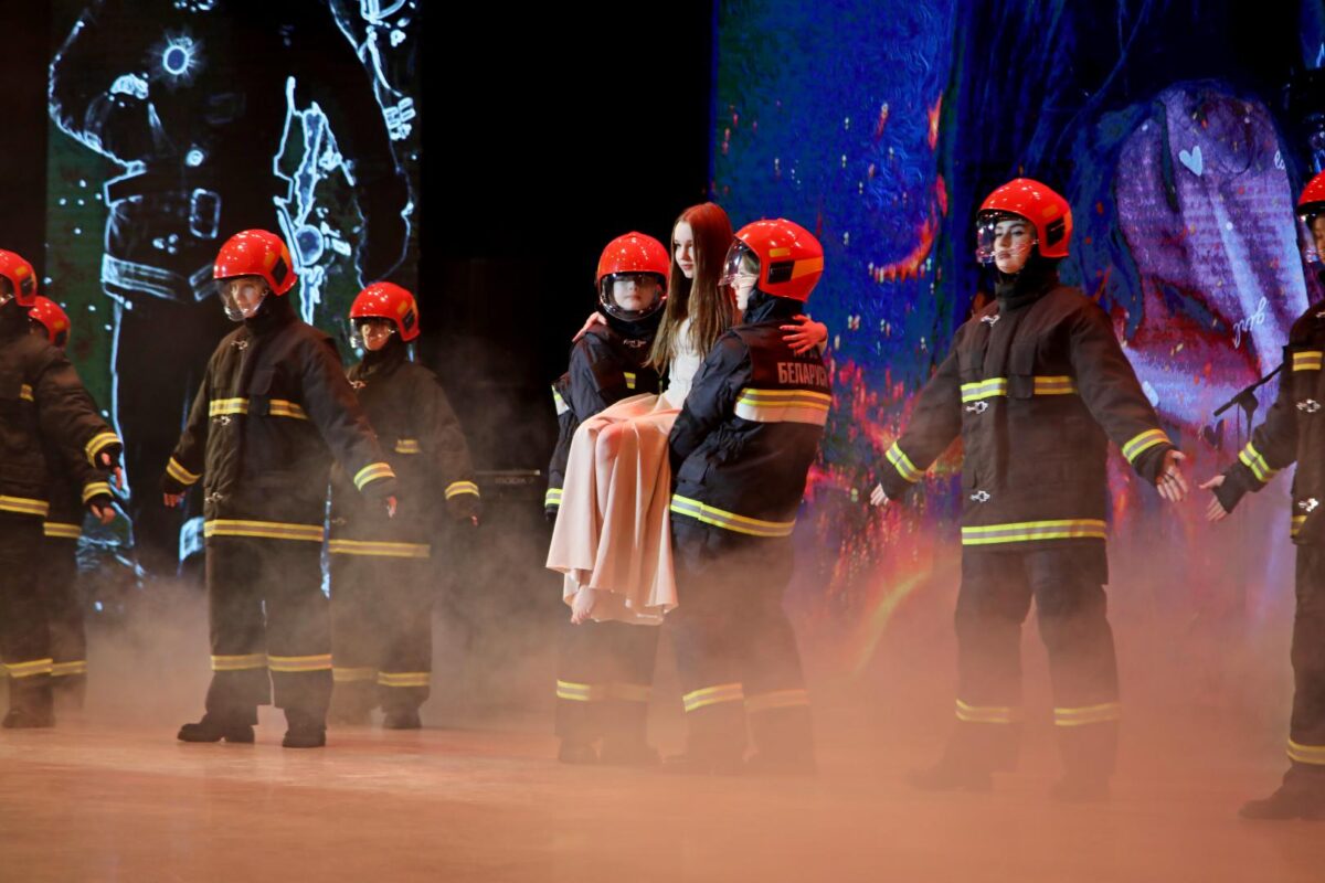 В Бобруйске торжественно открылся XX турнир пожарных-спасателей