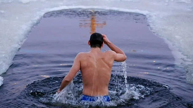 Крещенские купания: где можно окунуться в прорубь в Бобруйском районе и как сделать это без вреда для здоровья