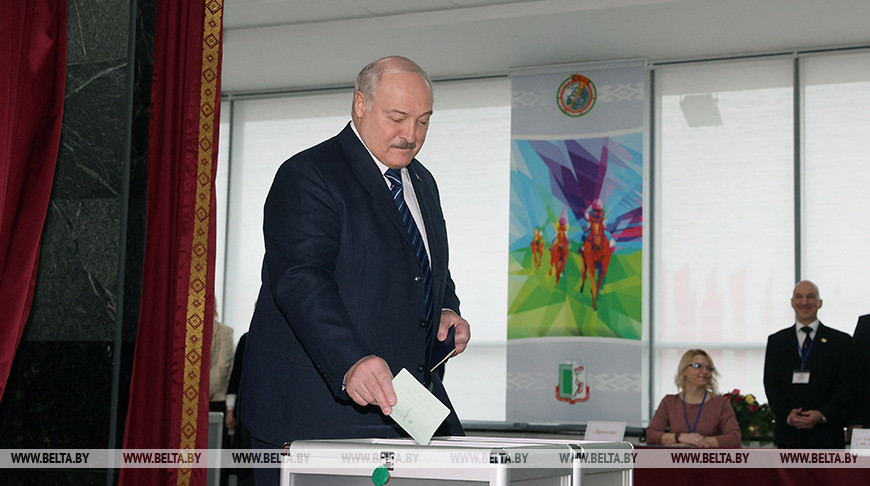 За что голосовал Лукашенко, пойдет ли снова на выборы и прогноз по Украине. Подробности заявлений Президента