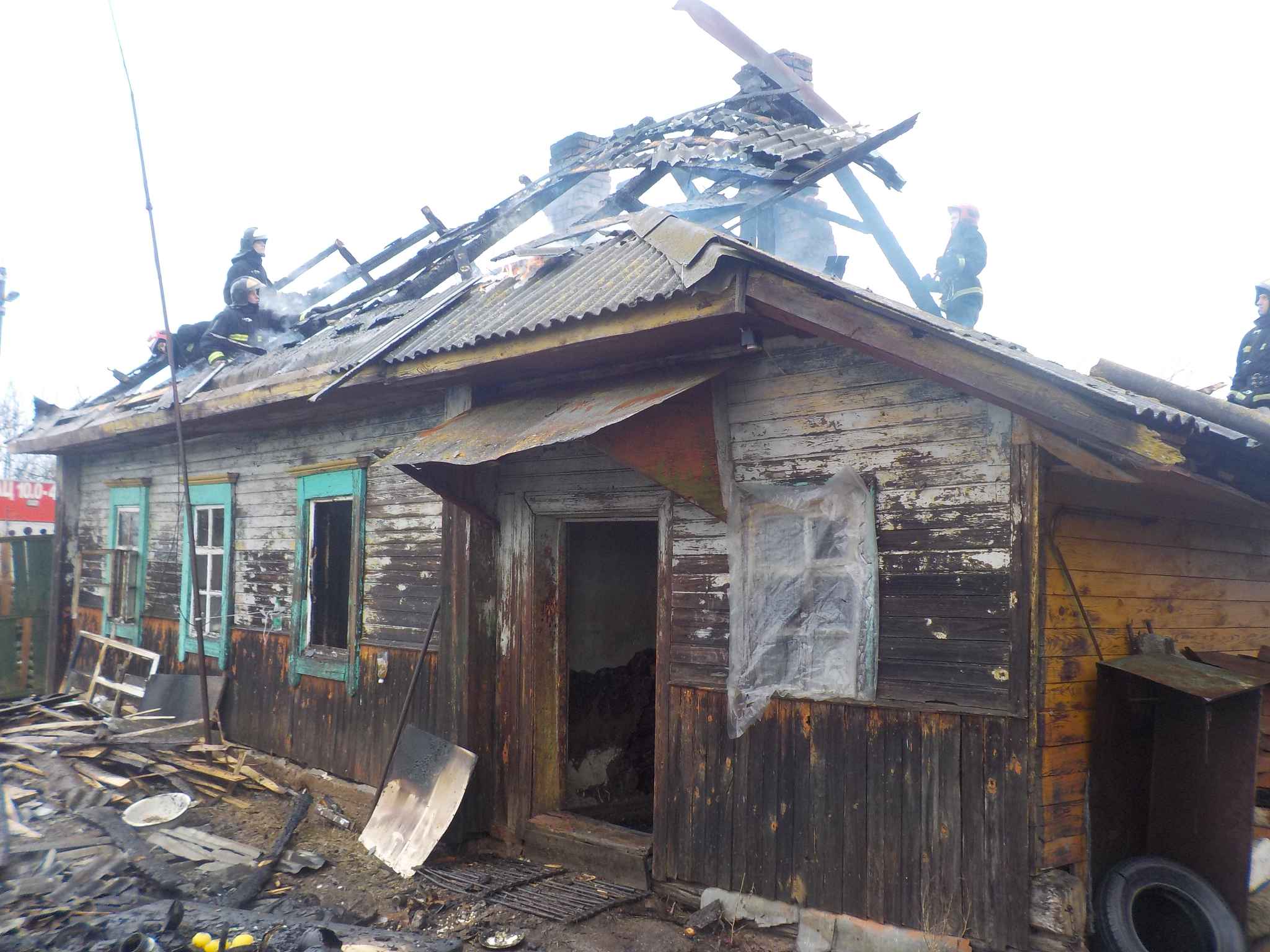 От огня спасали дом в деревне Рынья