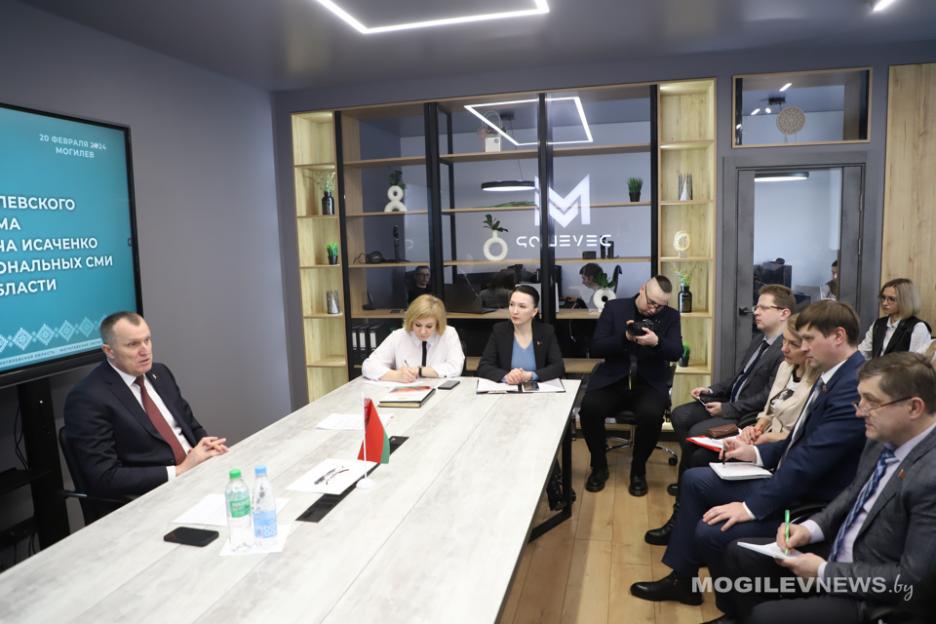 Анатолий Исаченко встретился с руководителями СМИ в Доме печати