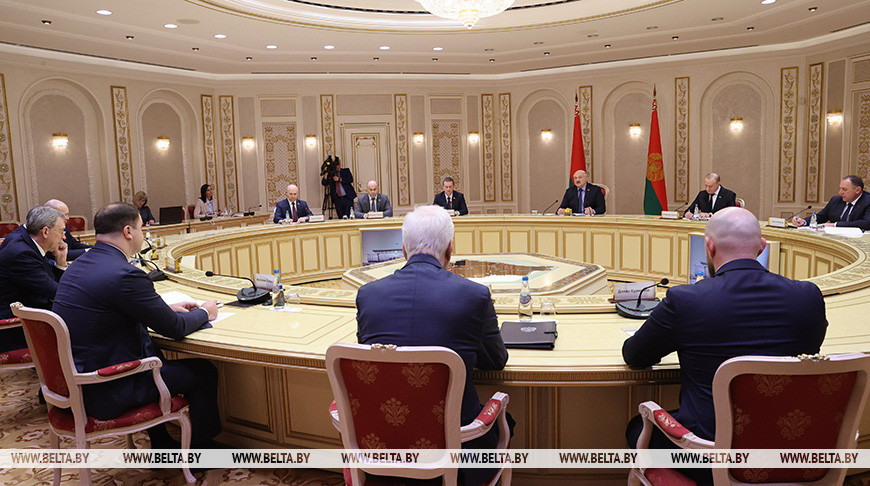 Лукашенко рассказал о контактах с Путиным в течение суток после теракта в Подмосковье