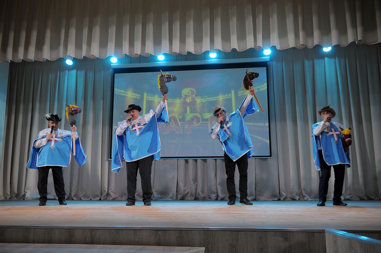 Незабываемым концертом поздравили мужчины прекрасную половину Бобруйского района с 8 Марта