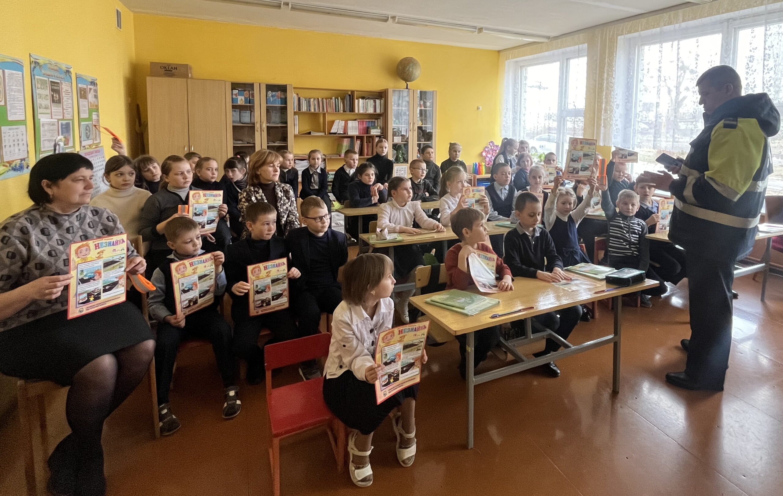 Под девизом «Движение по правилам!» сотрудники Бобруйского РОВД провели акцию для детей