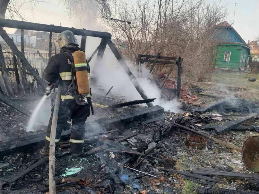 В Бобруйском районе из-за детской шалости с огнем сгорел сарай