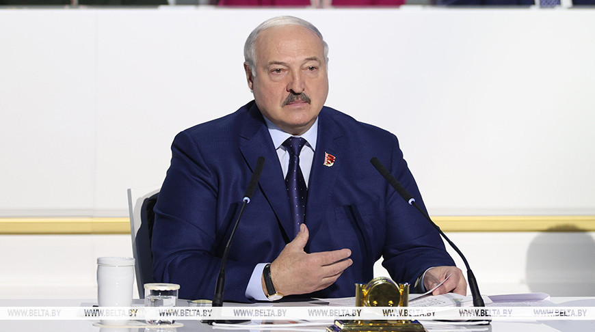 “Без лишней лирики и эмоций — факты на стол”. Лукашенко ответил на все вопросы о происходящем вокруг Беларуси