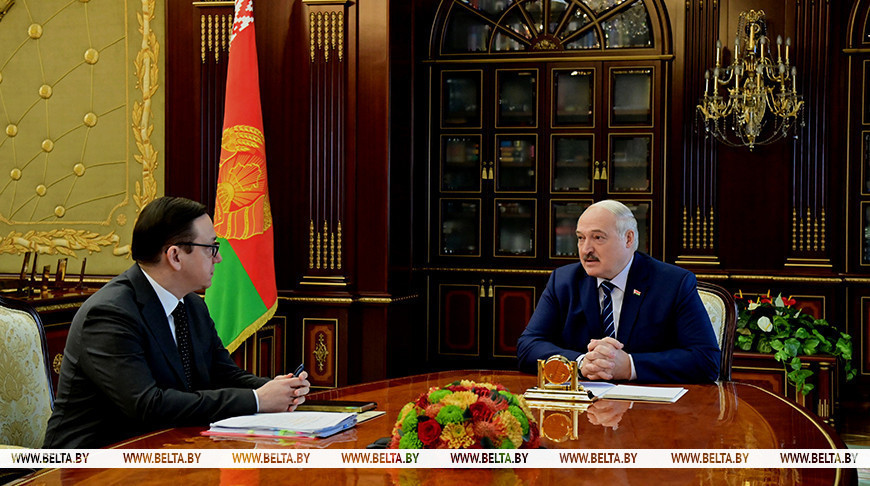 “Некоторые хотят повоевать, власть захватить”. Лукашенко об информационной войне и планах беглых
