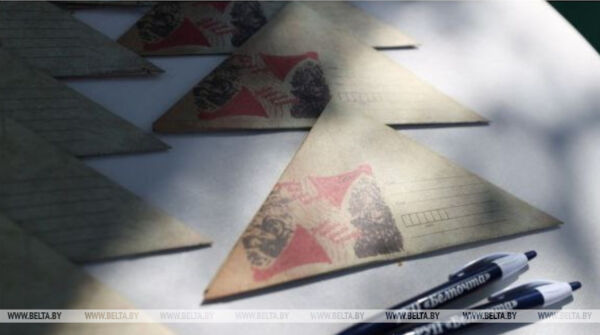 Символ войны. “Белпочта” пояснила, почему фронтовые письма отсылались в форме треугольника