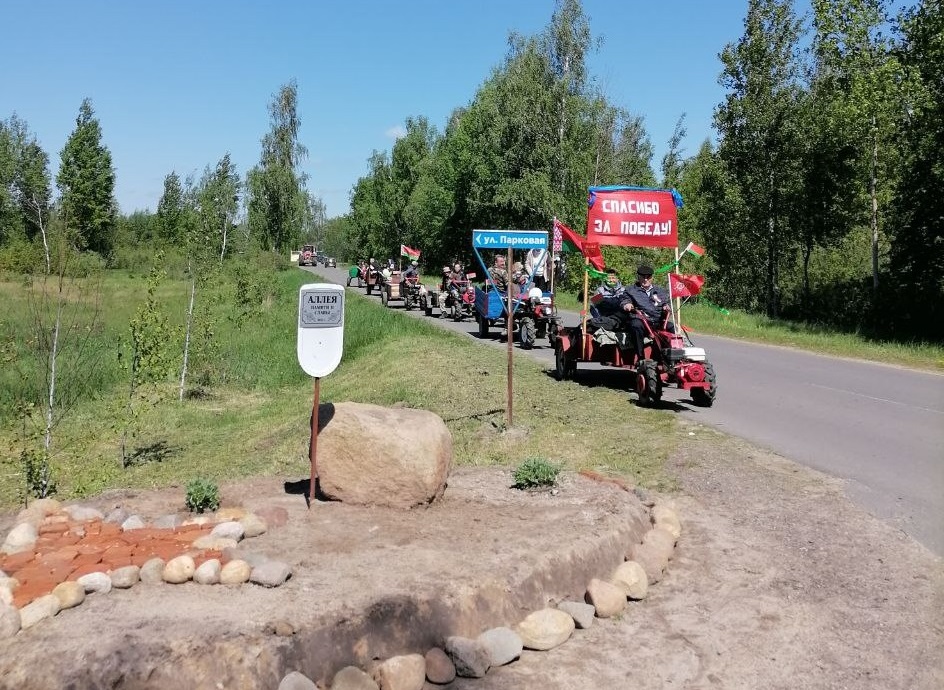 Фотофакт: в деревне Осово состоялся мотоблокпробег, посвященный Дню Победы