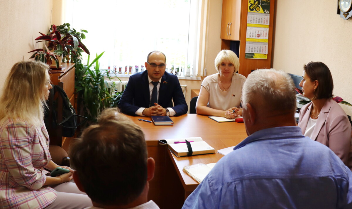 Антон Каранкевич провел встречу с населением и прием граждан агрогородка Ковали