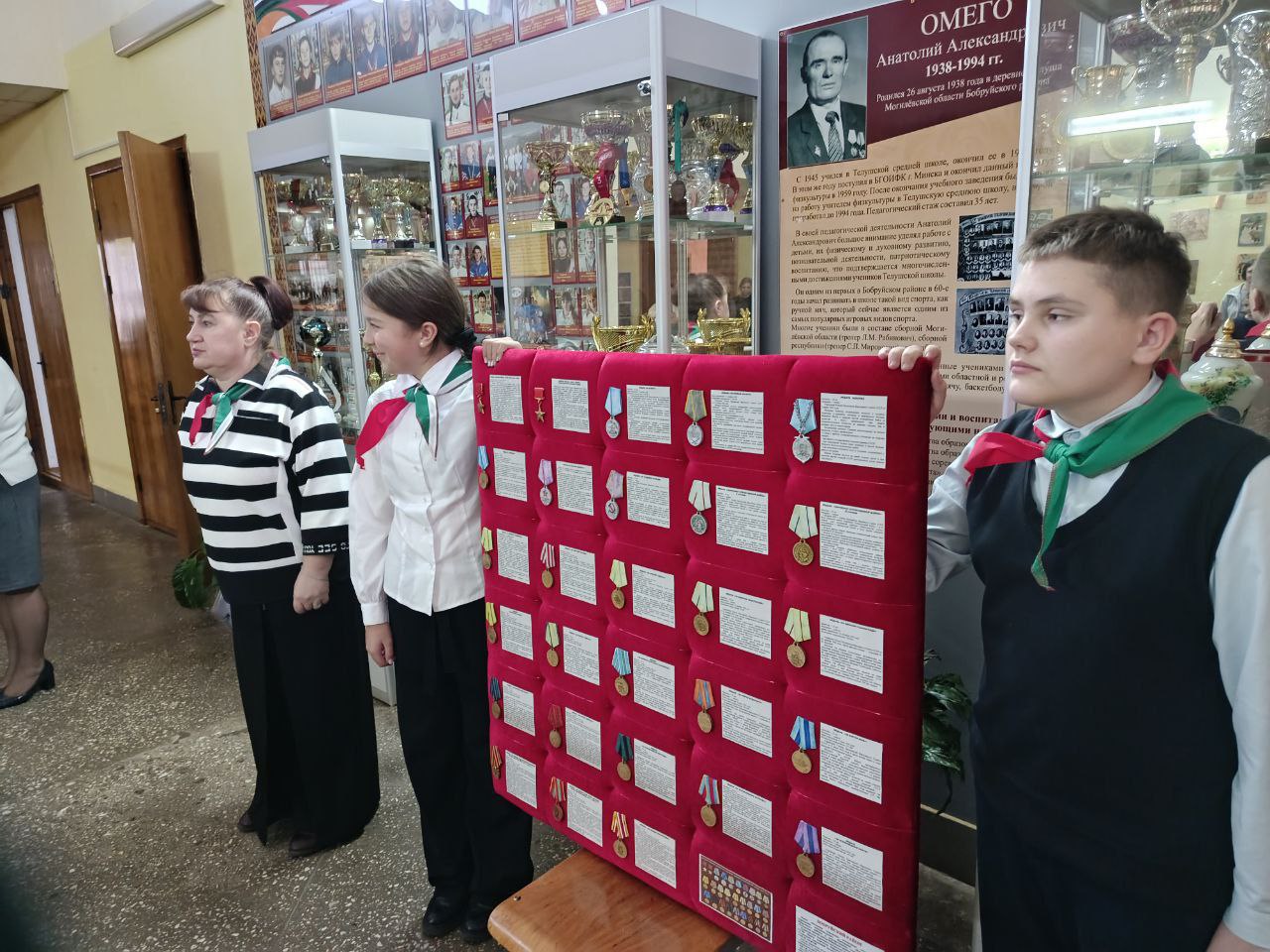 В Телушской школе состоялась торжественная передача макета государственных медалей СССР