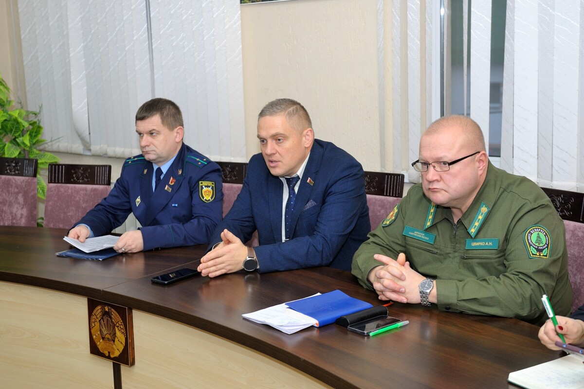 С трудовым коллективом Бобруйского лесхоза говорили о коррупции