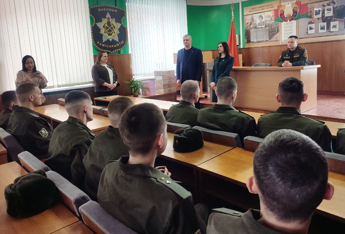 Броня крепка и тыл надежен: профсоюз работников АПК встретился с призванными из отрасли бойцами Бобруйщины