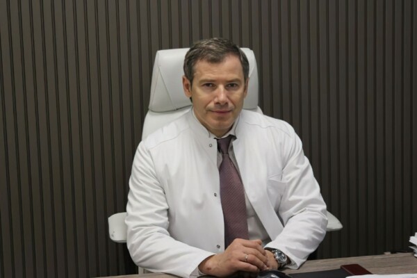 Хирург с джойстиком: какое будущее у белорусской медицины – интервью с Олегом Руммо