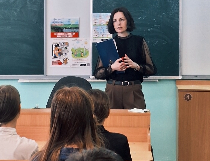 Школьникам — о безопасности работы во время летних студотрядов
