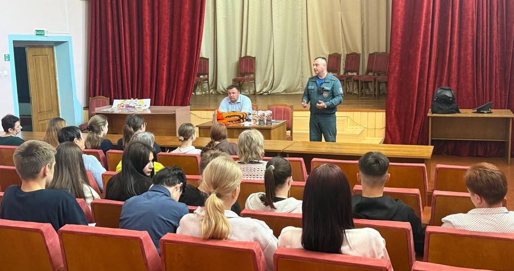 Накануне летнего периода с жителями Телуши говорили о безопасности жизнедеятельности