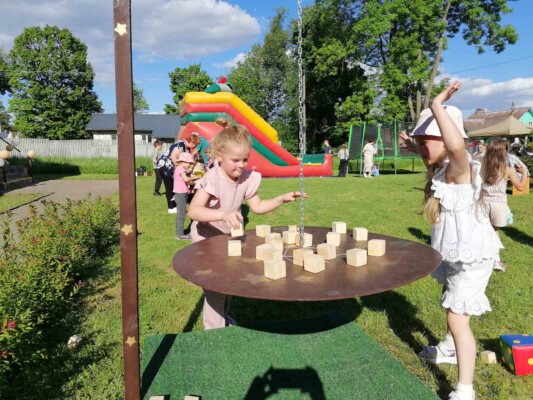 Яркое начало лета. В агрогородке Ленина для детей прошла конкурсно-игровая программа