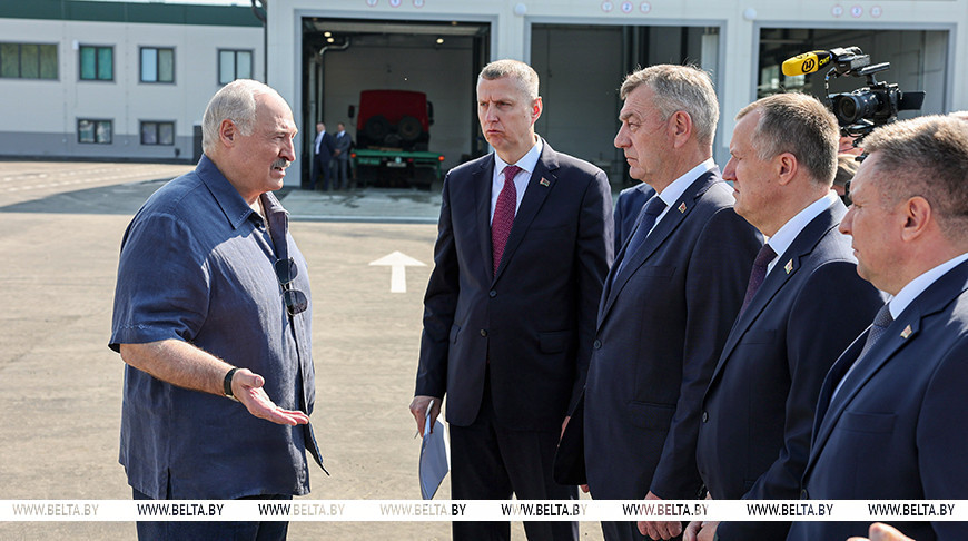 Лукашенко: райагросервисы должны стать опорными пунктами для отечественных производителей техники